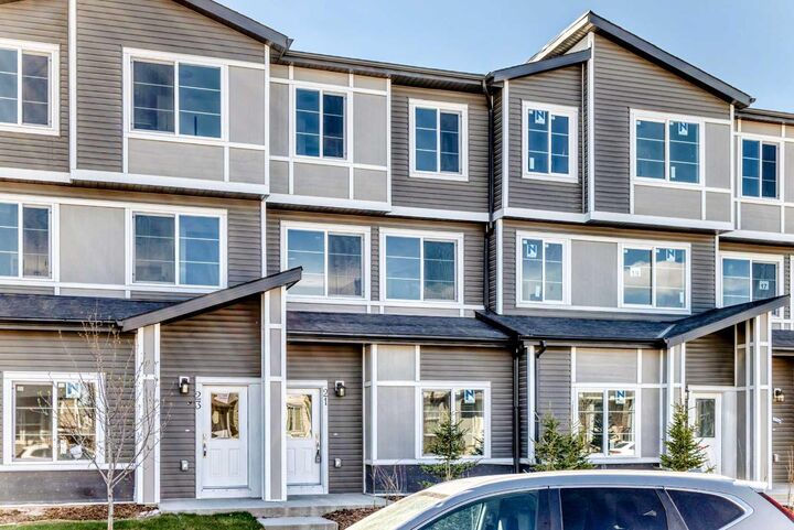 Property Photo: 21 Cornergate Place NE AB T3N 2K5