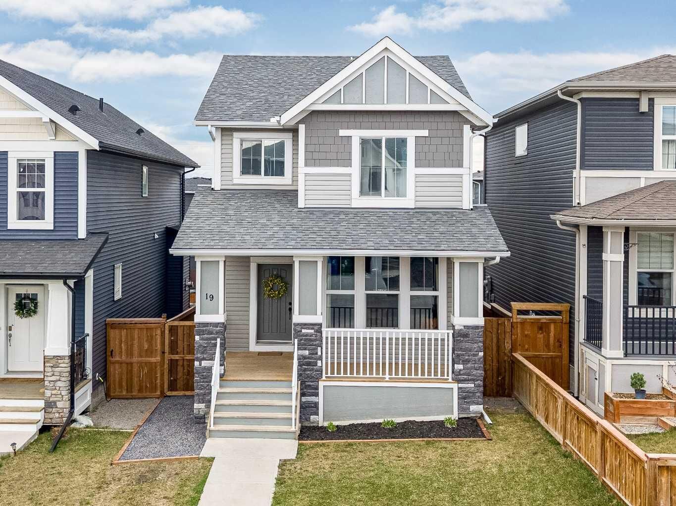 Property Photo:  19 Heritage Rise  AB T4C 2R4 