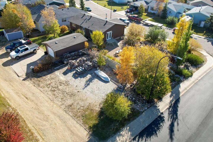 Property Photo:  34 Hollinger Drive  AB T0G 2C0 