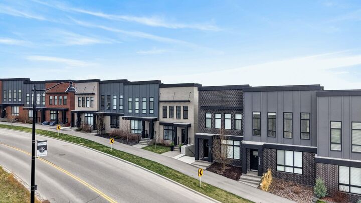 Property Photo:  3088 85 Street SW  AB T3H 4C4 