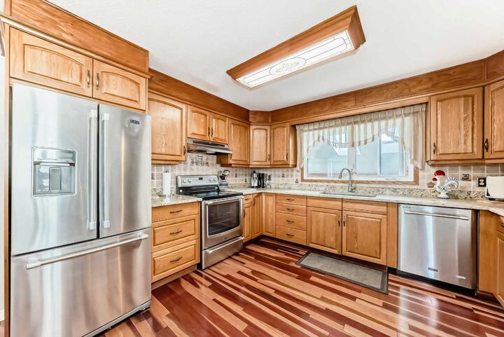 Property Photo:  247 Huntford Way NE  AB T2K 3Z9 