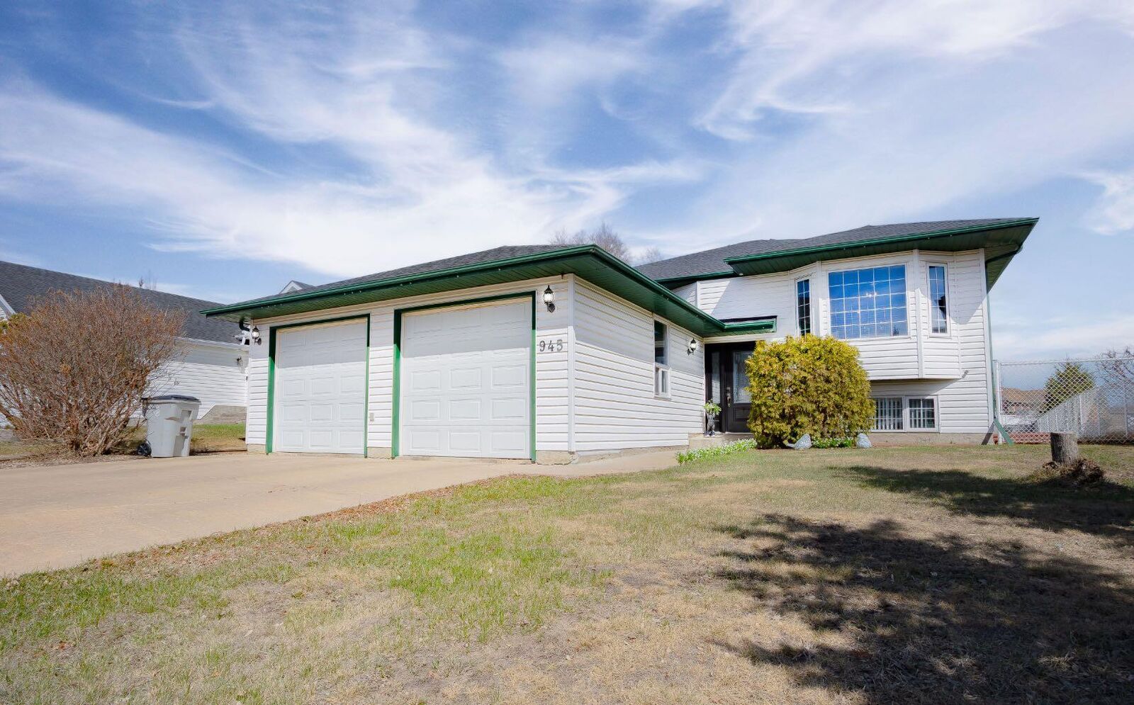 Property Photo:  945 22 Street  AB T9W 1T8 