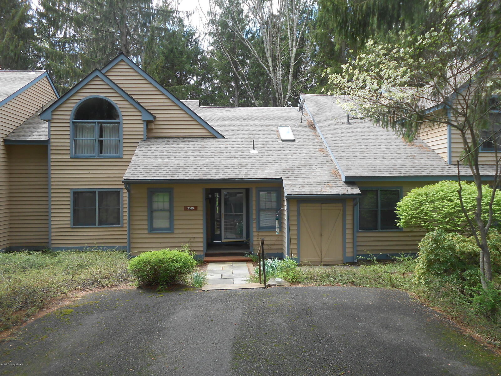 Property Photo:  2169 Oak Hill Hill  PA 18323 