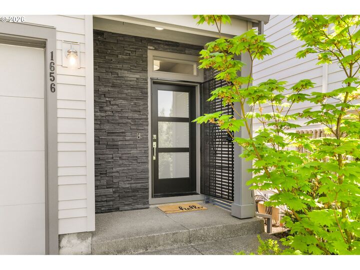 Property Photo:  1656 18th Ave  OR 97116 