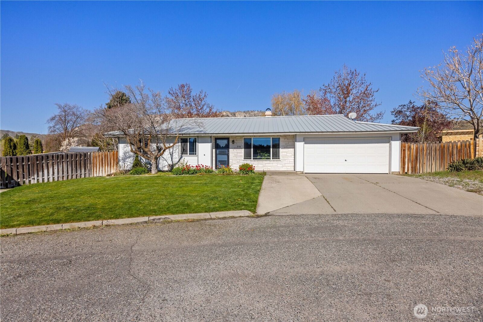 Property Photo:  928  Selkirk Place  WA 98812 