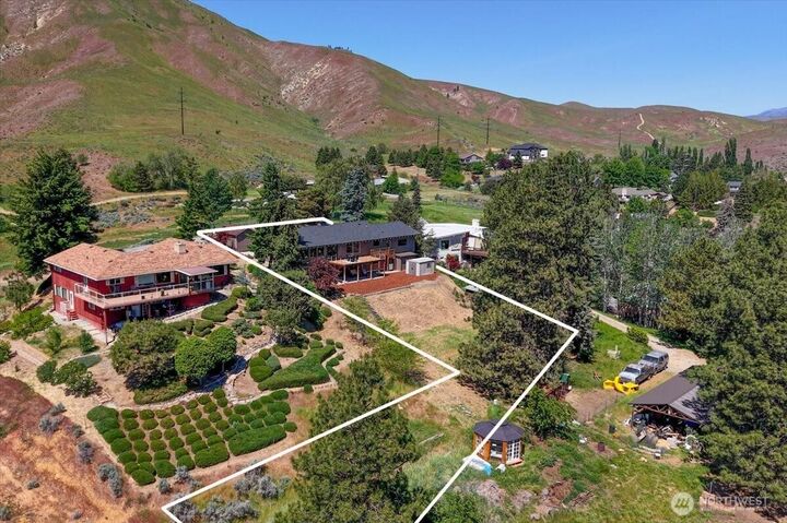 Property Photo:  2511  Lester Road  WA 98801 