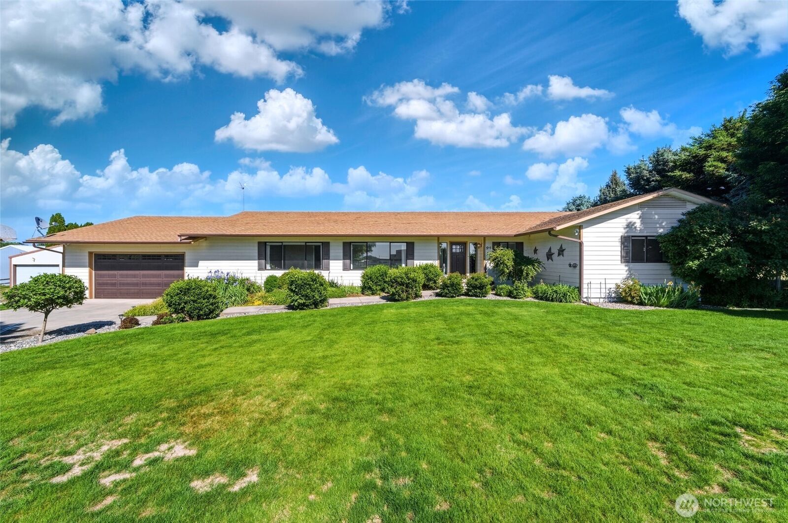 Property Photo: 94 Country Way WA 99362