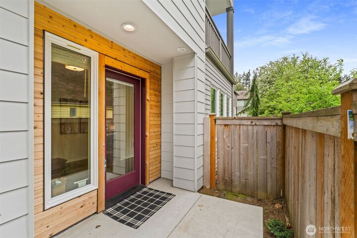Property Photo:  13628  Manor Way C4  WA 98087 
