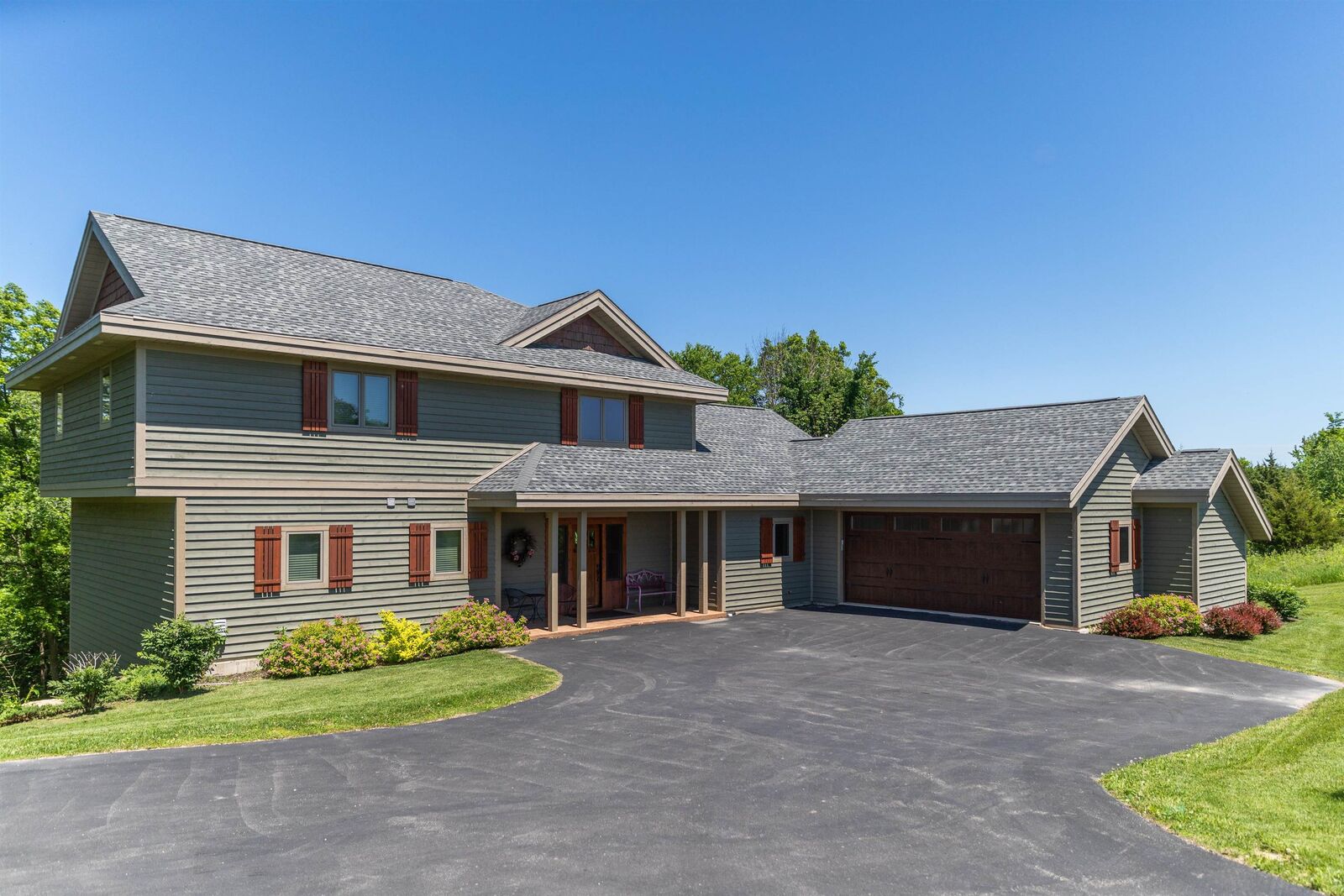 Property Photo: 124 Blackhawk Trace IL 61036
