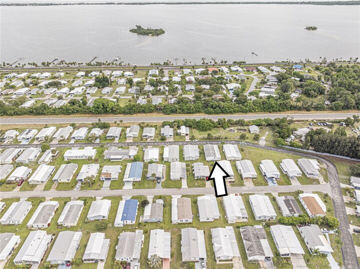 Property Photo: 818 Thrush Circle FL 32976
