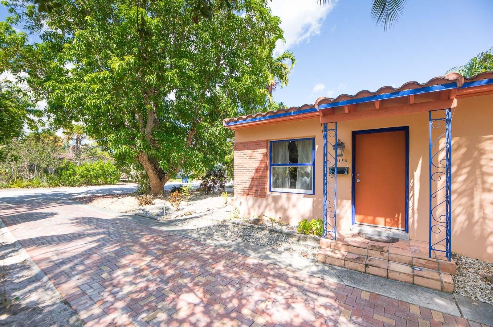 Property Photo:  1136 NE 17th Way  FL 33304 