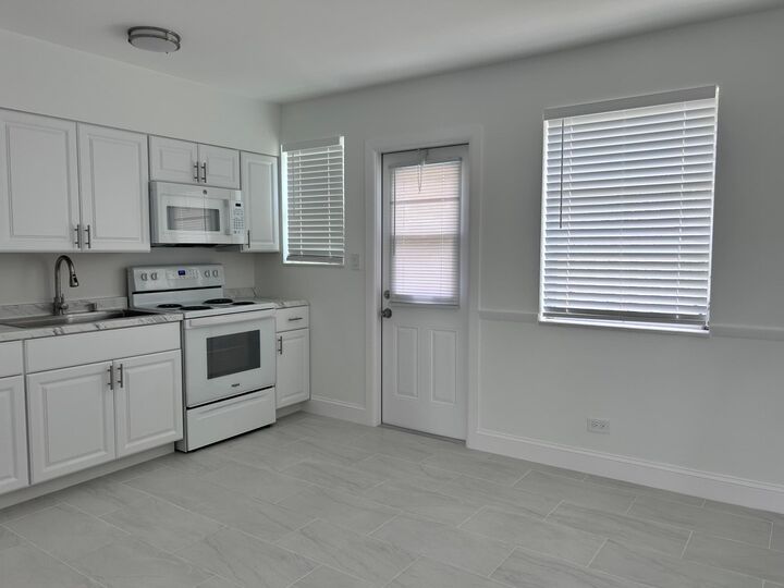 Property Photo:  630 Prosperity Farms Road 2  FL 33408 
