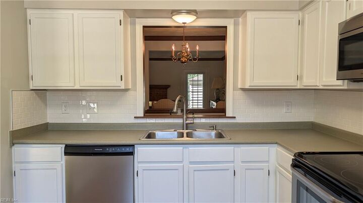 Property Photo:  9 Riverview Ct  VA 23434 