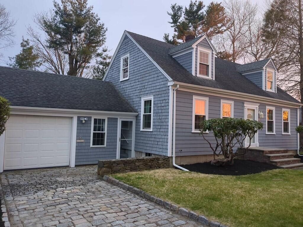 Property Photo:  80 Kingswood Road  RI 02809 
