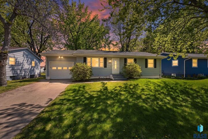 Property Photo:  4509 W 37th St  SD 57106-0901 