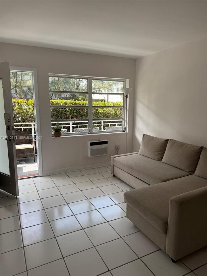 Property Photo:  901 10th St 6  FL 33139 