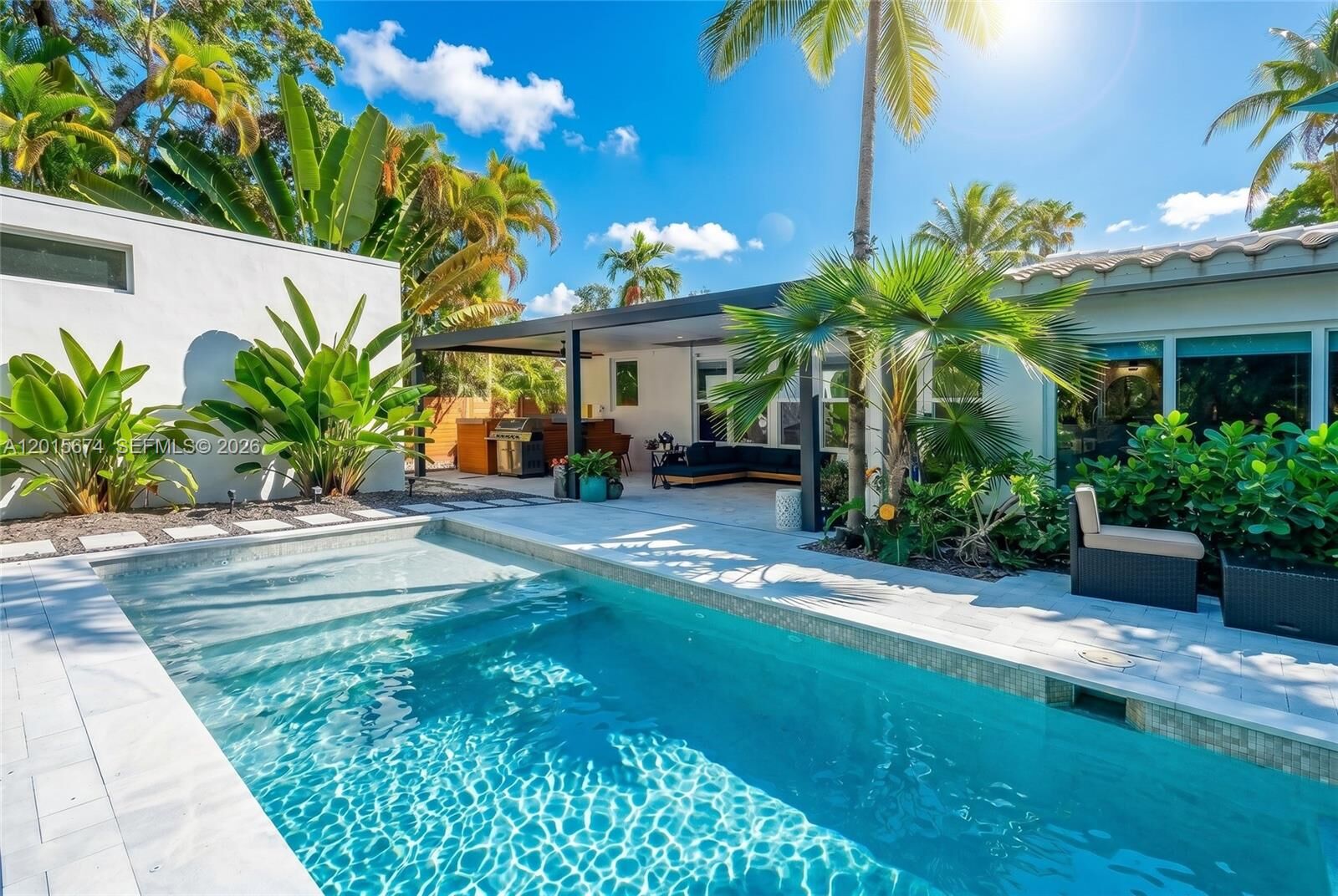 Property Photo:  725 NE 81st St  FL 33138 