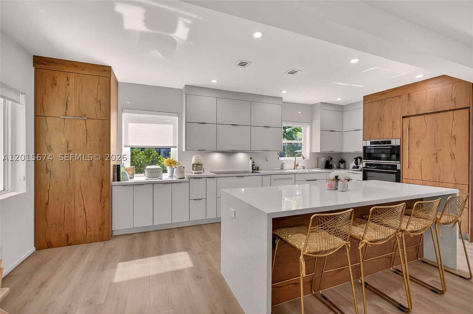 Property Photo:  725 NE 81st St  FL 33138 