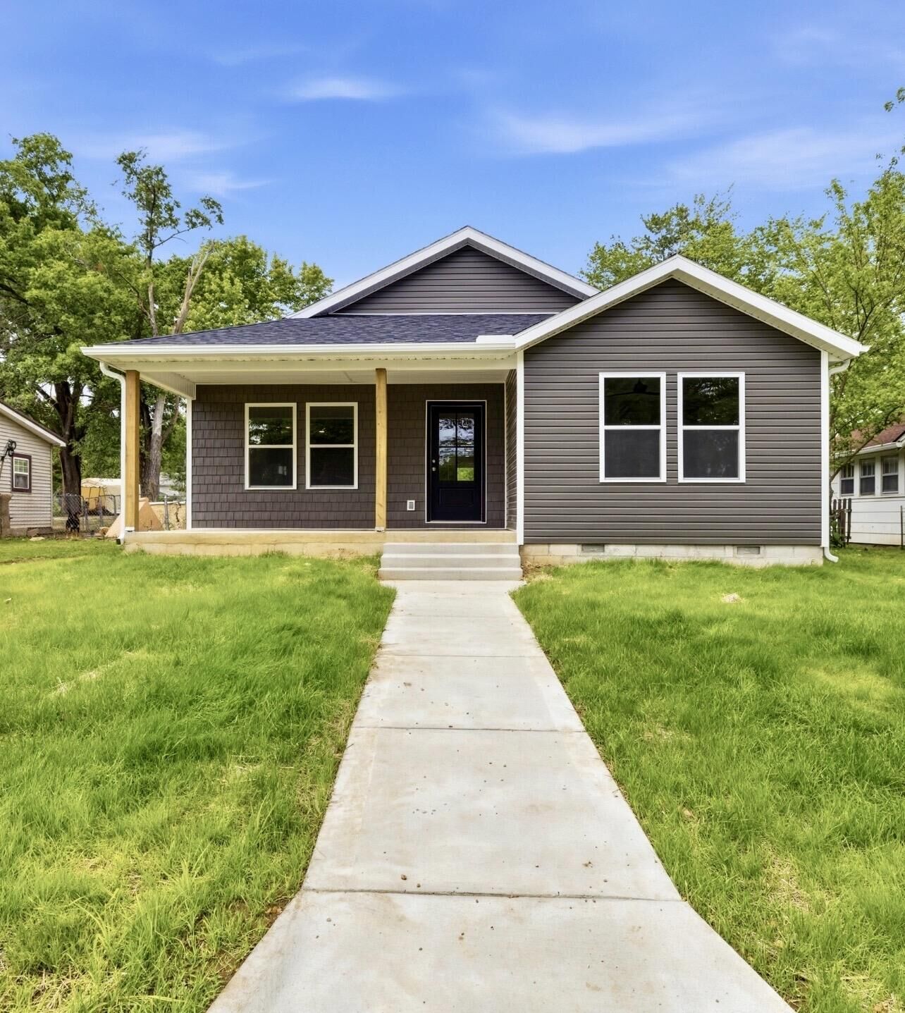 Property Photo:  915 S Hudson Avenue  MO 65605 