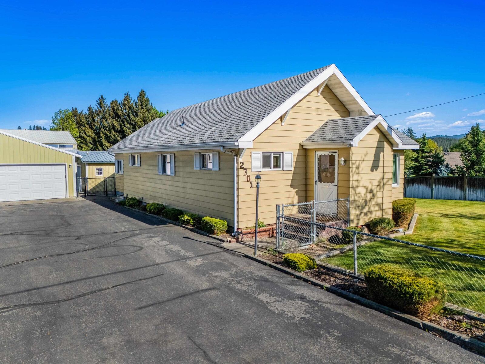 Property Photo:  2301 S Progress Rd  WA 99037 