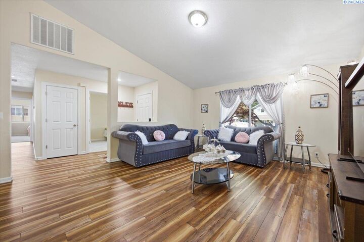 Property Photo:  1511 W 40th Pl  WA 99337-3959 