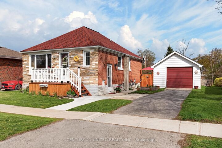 Property Photo:  17 Margaret Street N  ON K0L 1L0 