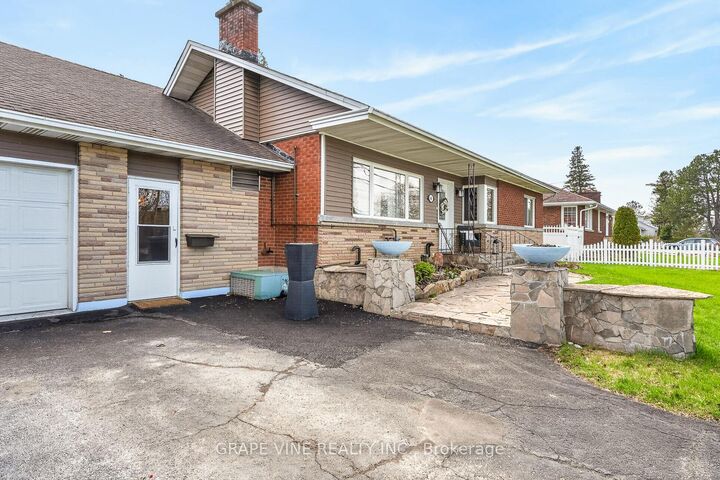 Property Photo: 46 Macfarlane Road ON K2E 6V5