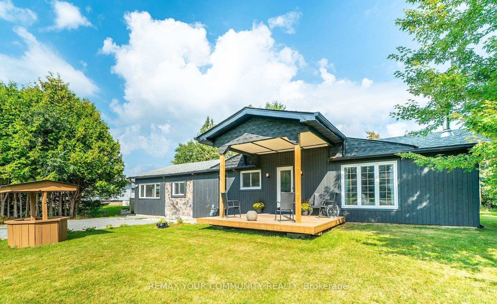 Property Photo: 9 Emily Court ON K0L 2W0