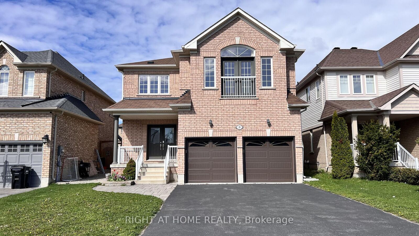 Property Photo:  20 Charlemagne Avenue  ON L4M 0A7 