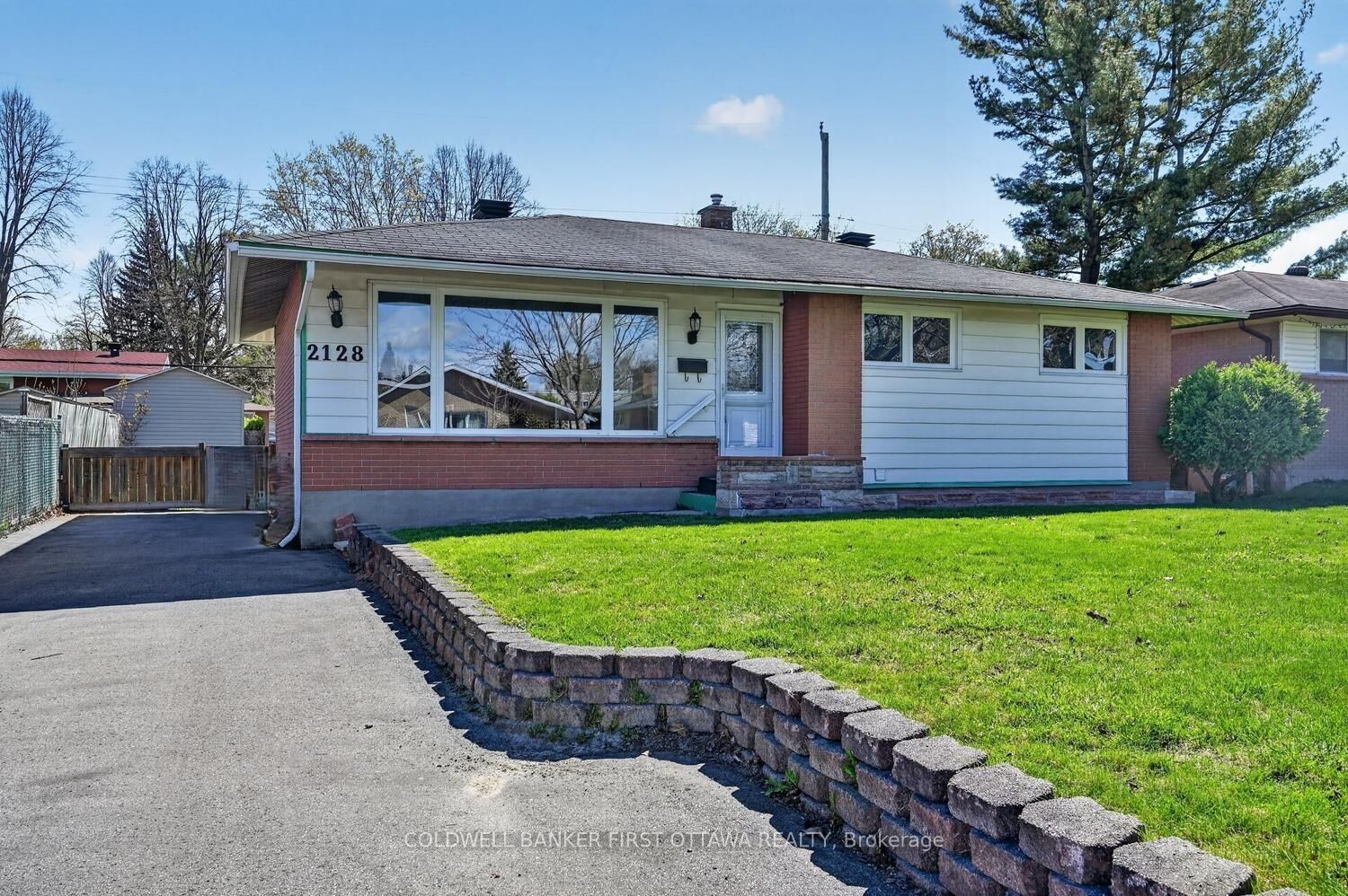 Property Photo:  2128 Kingsley Road  ON K2C 2X5 