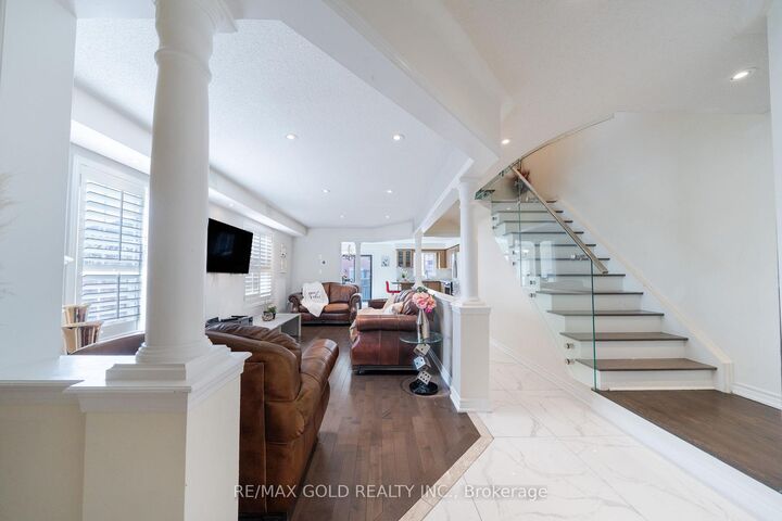 Property Photo: 19 Spring Valley Court ON L6P 2E6