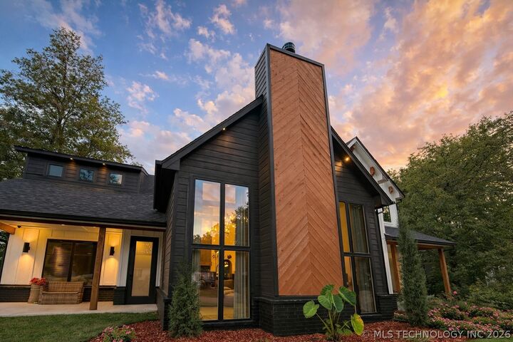 Property Photo:  523 E College Street  OK 74012 