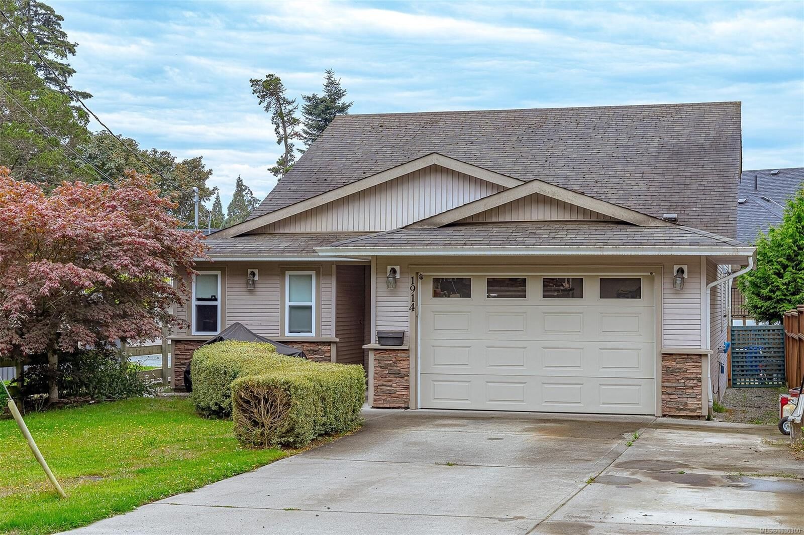 Property Photo:  1914 Maple Ave S  BC V9Z 0N9 