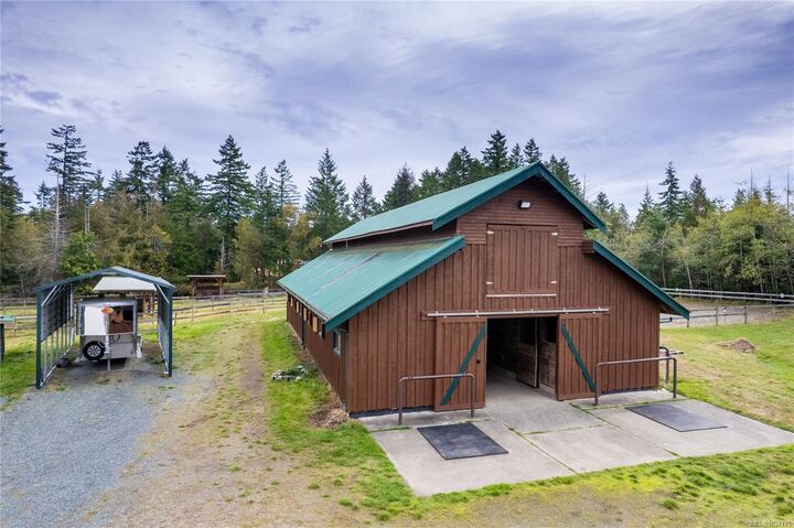 Property Photo:  2040 Saddle Dr  BC V9P 9C2 