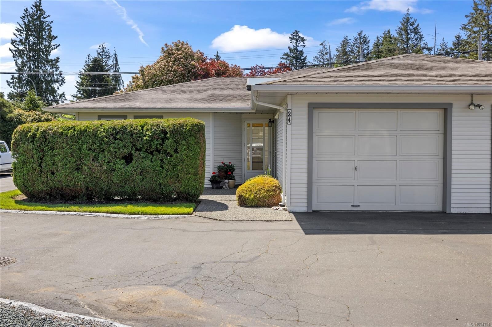 Property Photo:  450 Bay Ave 24  BC V9P 2K2 