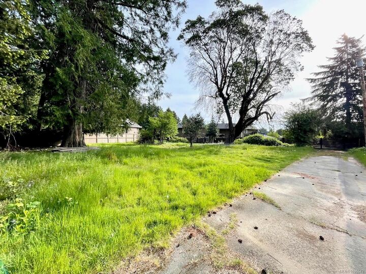 Property Photo:  5225 Santa Clara Ave  BC V8Y 1W6 
