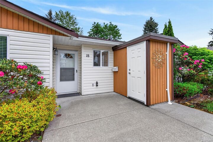 Property Photo:  2197 Murrelet Dr 18  BC V9M 3Y1 