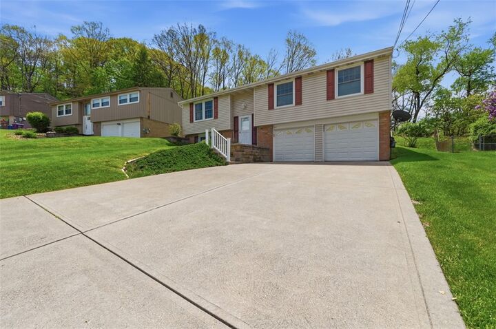 Property Photo:  487 Tivoli Rd  PA 15239 