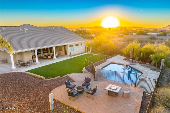 Property Photo: 412 E Yearling Road AZ 85085