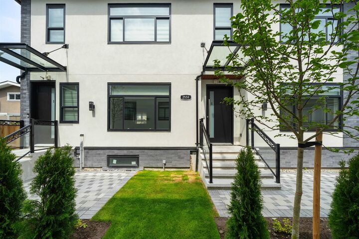 Property Photo:  2559 W King Edward Avenue 2  BC V6L 1T5 