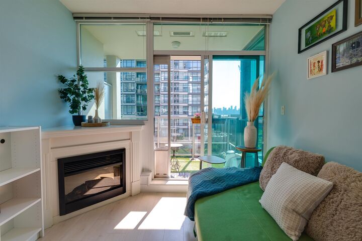 Property Photo:  168 East Esplanade 508  BC V7L 4X8 