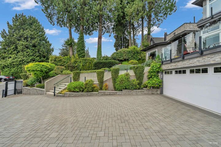 Property Photo:  2567 Lawson Avenue  BC V7V 2G1 