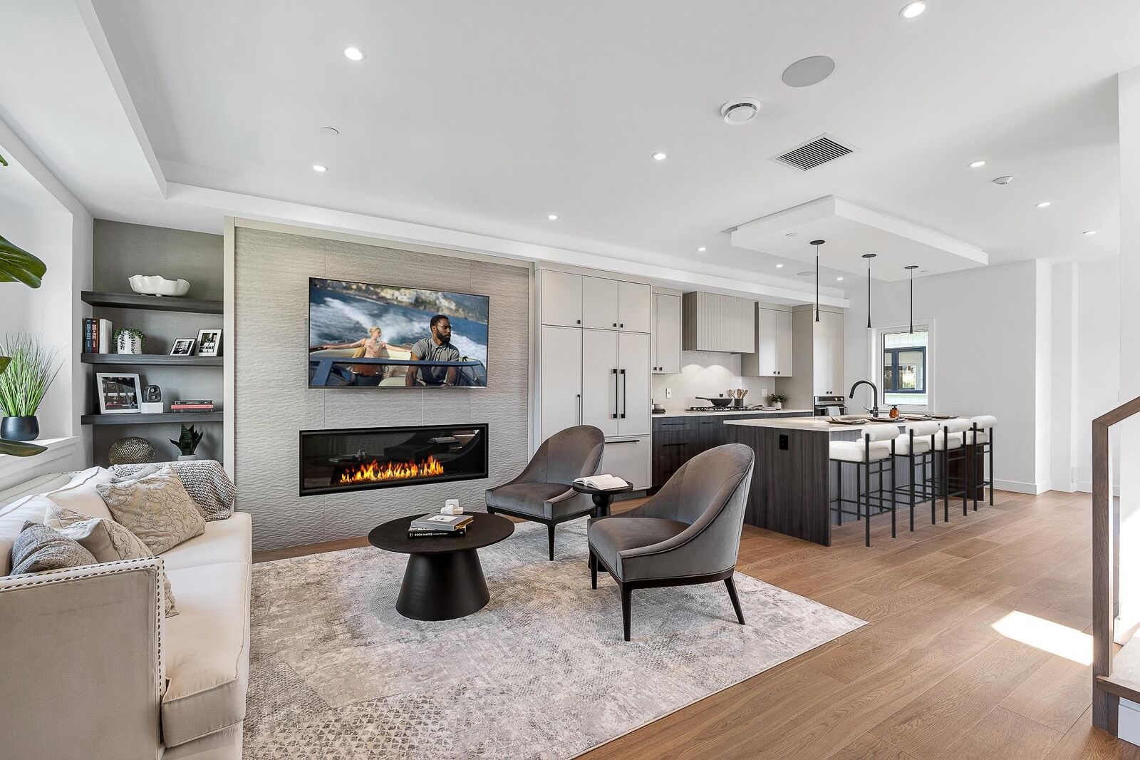 Property Photo:  1860 Moore Avenue 4  BC V5B 4N3 