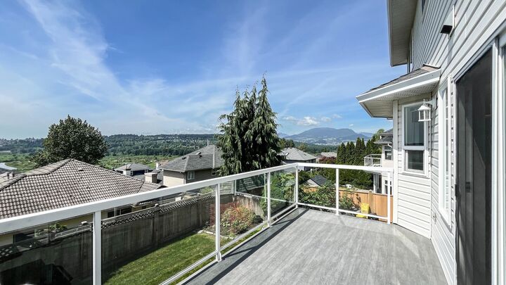 Photo de la propriété:  1161 Coutts Way  BC V3C 6B6 