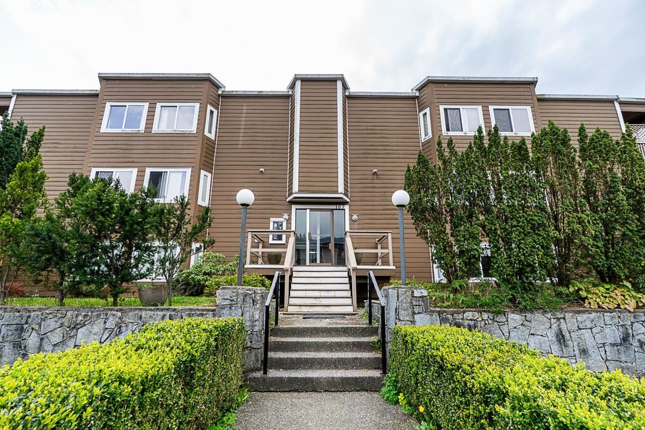Property Photo:  107 W 27th Street 203  BC V7N 4G5 
