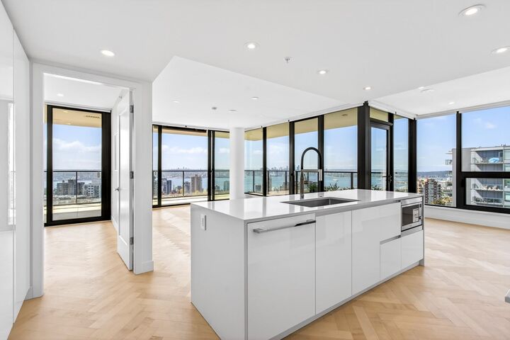 Property Photo:  135 E 13th Street 1203  BC V7L 0J8 