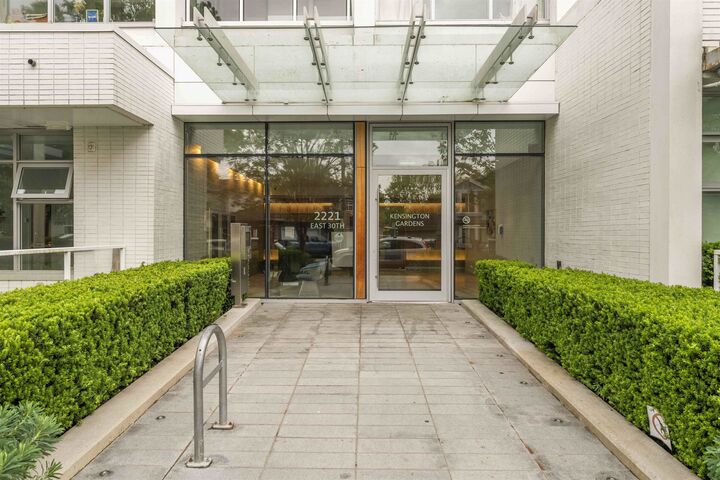Property Photo: 2221 E 30th Avenue 806 BC V5N 0G6