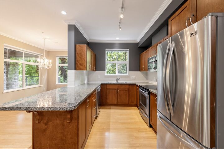 Property Photo:  33338 E Bourquin Crescent 107  BC V2S 1Y1 