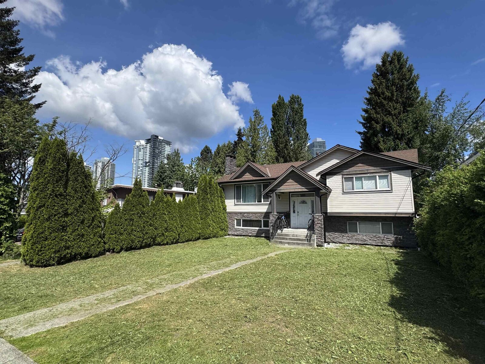 Property Photo: 589 Foster Avenue BC V3J 2L6