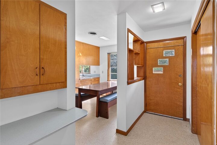 Property Photo:  